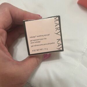Mary Kay Indulge Soothing Eye Gel - Cream